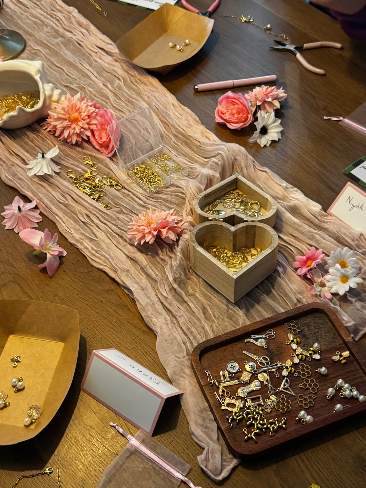 Gold findings, ready to become bracelets — The Link, Rotterdam