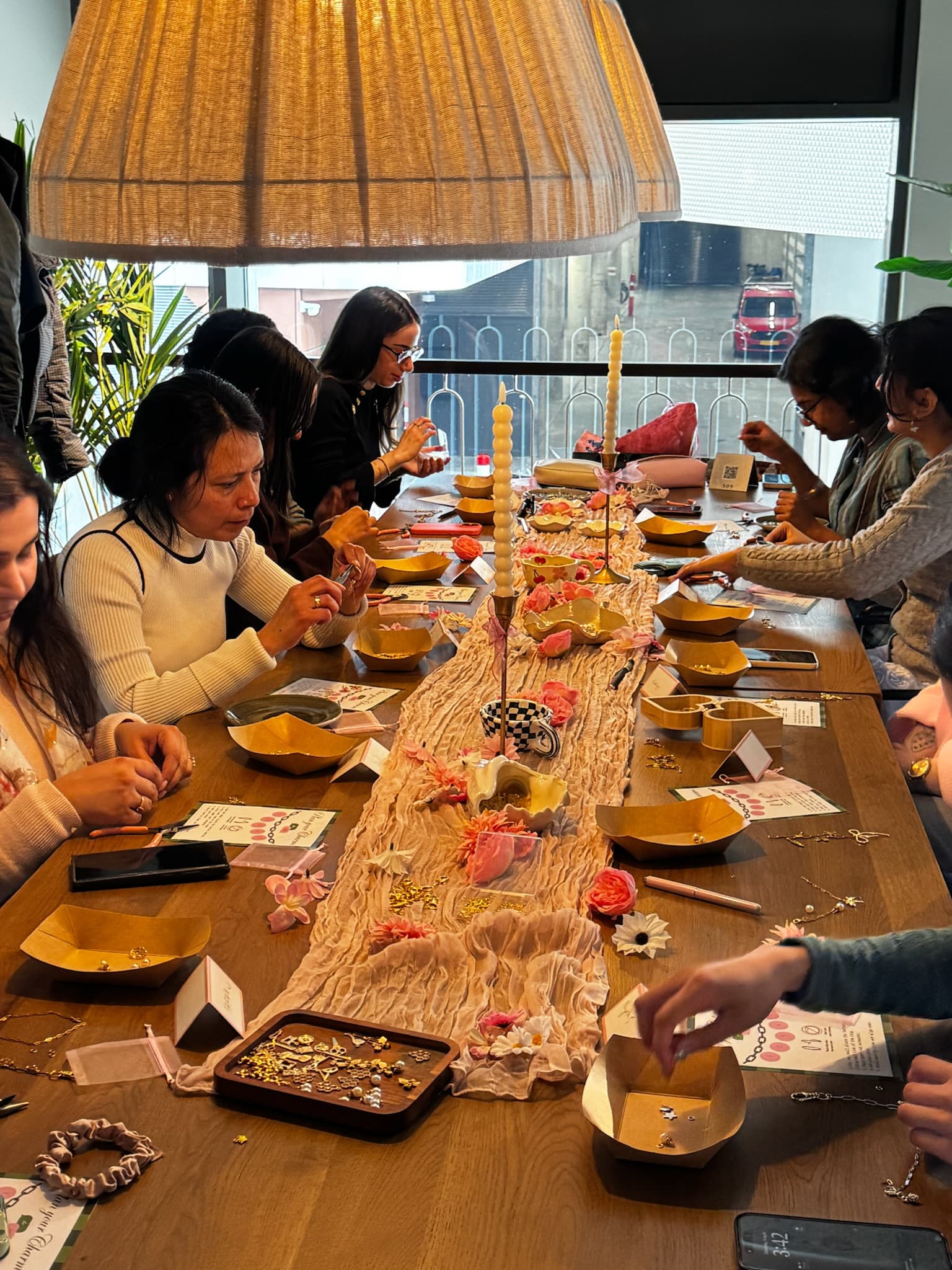 The whole table, heads down and crafting — The Link, Rotterdam