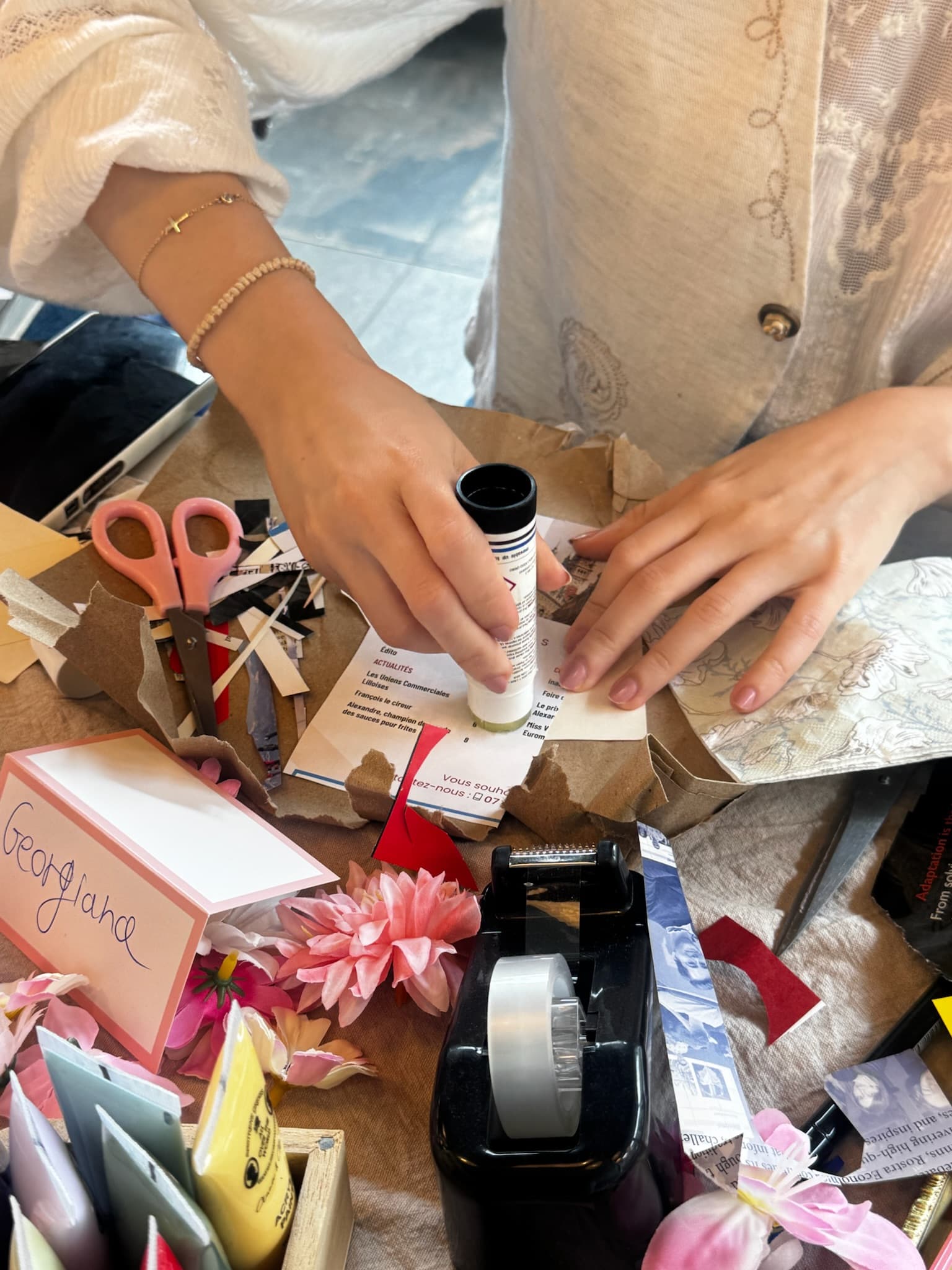 Gluing down the final touches — The Link, Rotterdam